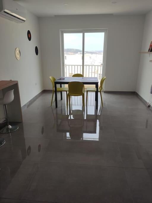 Appartamento Sorriso Flat N.9 - Entire Unit St. Paul's Bay Esterno foto
