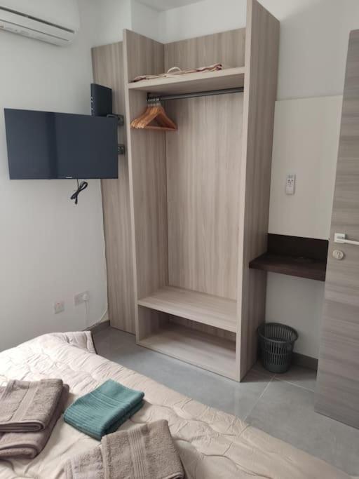 Appartamento Sorriso Flat N.9 - Entire Unit St. Paul's Bay Esterno foto